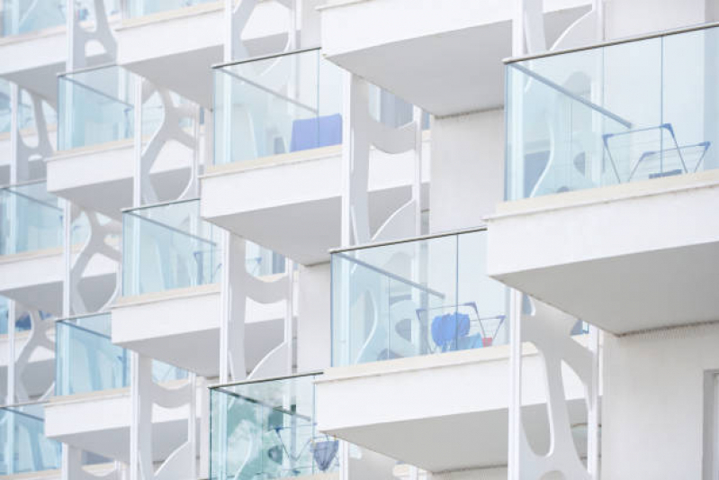 Empresa de Fechamento de Vidro para Varanda de Apartamento Louveira - Fechamento de Vidro Reiki